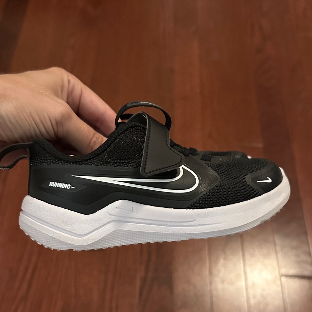 Toddler 9 Nike Sneakers - Like new!